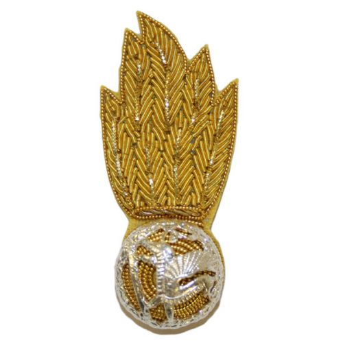 Royal Welsh Regiment No 1. & Mess Collar Badge